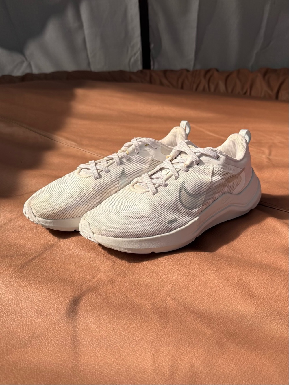 Nike Downshifter 12 Women’s 7.5 White Running Sneakers 9/10 Excellent Condition